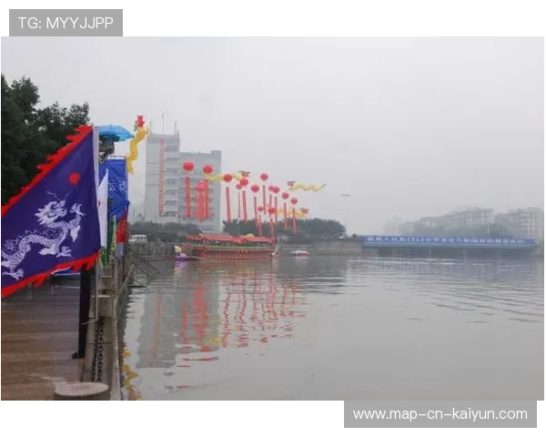 “东安湖体育公园：龙舟比赛成为水上英雄的竞技舞台”